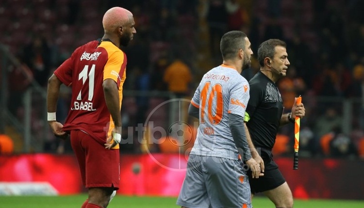 Galatasaray taraftarından Arda Turan'a protesto