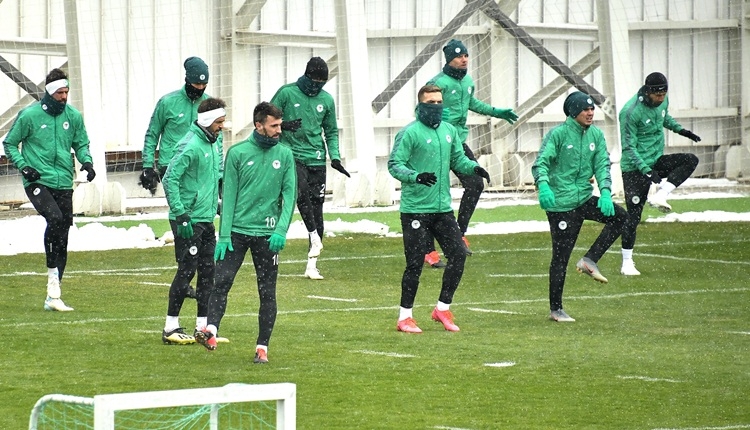 Fenerbahçe ile karşılaşan Konyaspor'da koronavirüs paniği