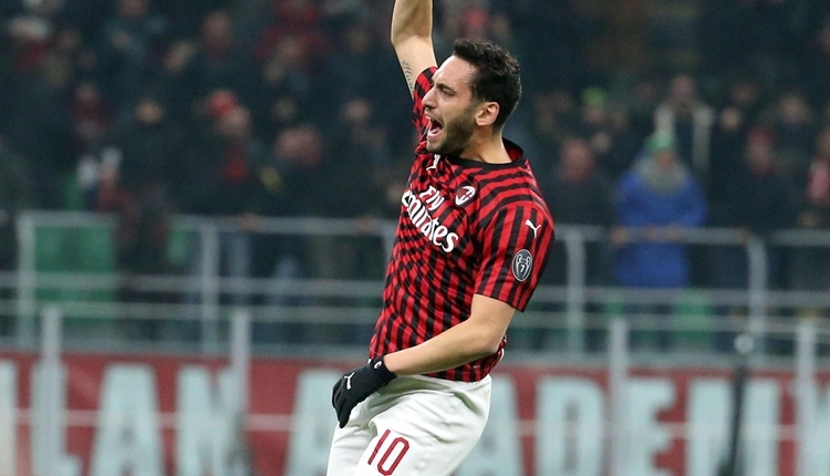 Hakan Çalhanoğlu, Milan'da kalıyor! Yeni maaşı