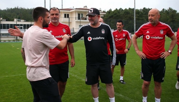 Beşiktaş'ta Rebocho ile yollar ayrıldı