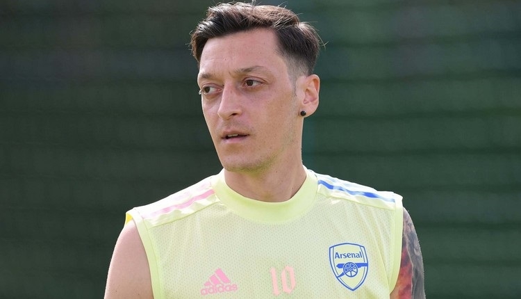 Mesut Özil'e 5 ülkeden transfer teklifi