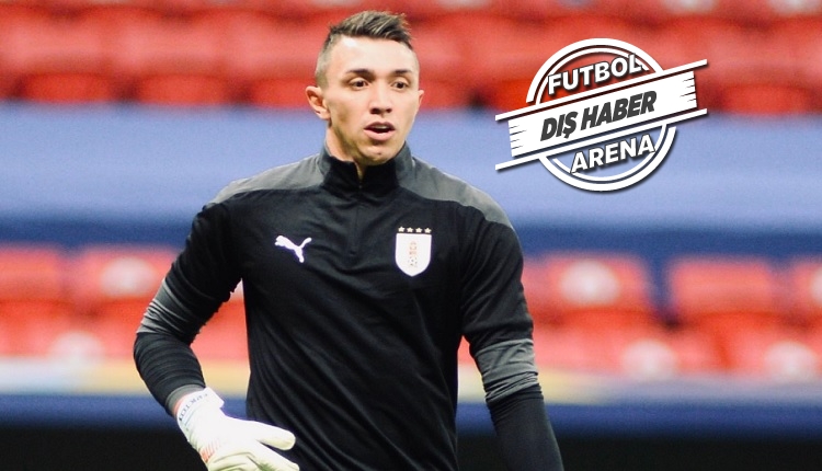 Muslera Uruguay'da tarihe geçti