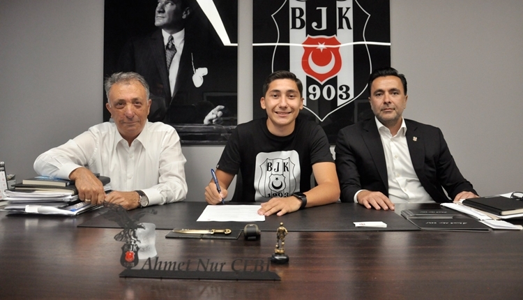 Emirhan İlkhan 3 yıl daha Beşiktaş'ta