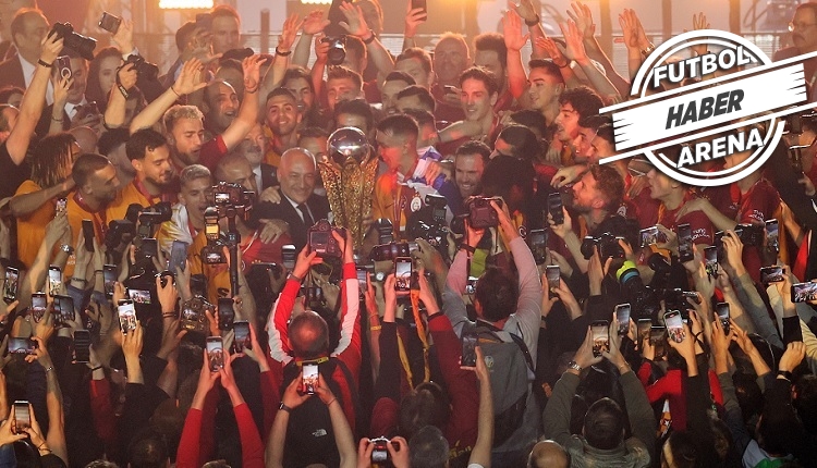 Galatasaray 2022/23 Süper Lig şampiyonluk kupasını aldı