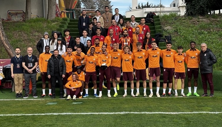 Florya'da futbolcu-taraftar omuz omuza