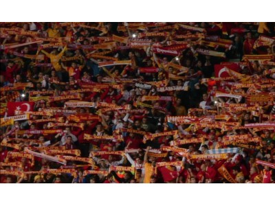 Galatasaray Taraftarı Old Trafford'u İnletti