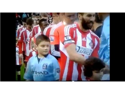 Sunderland-M.City maçında tokalaşmayan çocuk