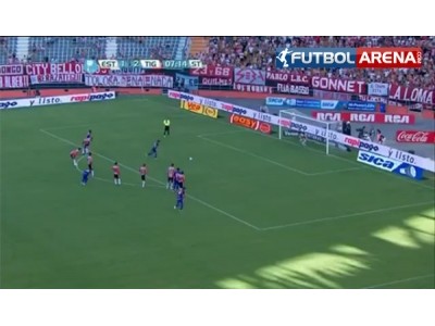 Önce penaltıyı kurtardı sonra inanılmaz hata yaptı!