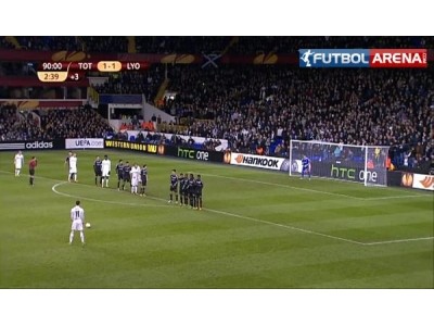 Cristiano Bale frikikten müthiş attı