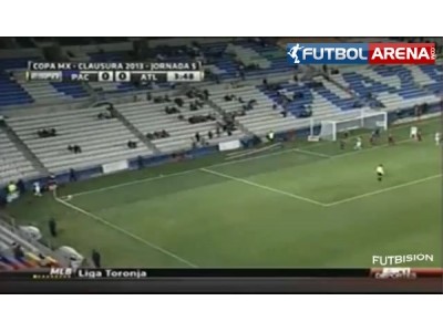 Kornerden muhteşem bir gol attı!