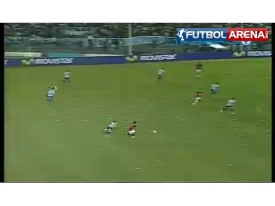 Bir Muslera hatası daha! Komedi...