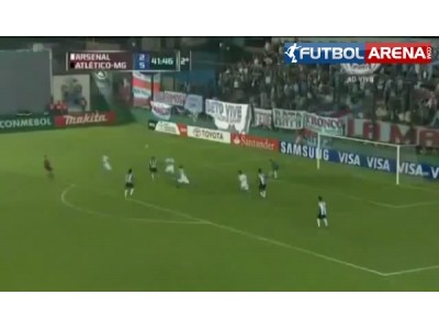 İnsanlığın bittiği an! Ronaldinho'ya uçan tekme!