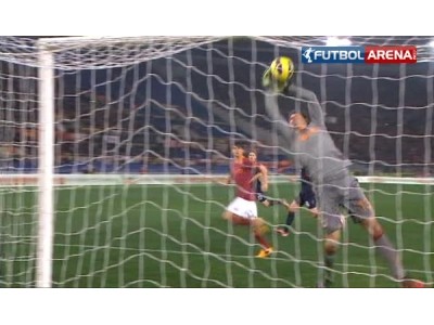 Roma kalecisinden kendi kalesine gol