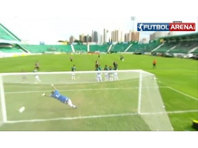 Kaleci Rogerio Ceni yine frikikten attı