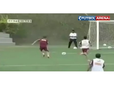 Ronaldinho'dan enfes gol!