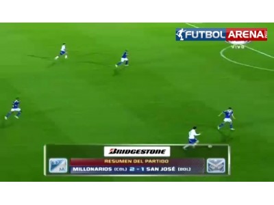 Kaleciyle defansı bakkala gönderdi!