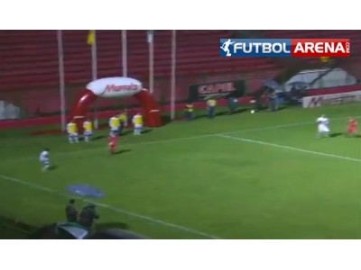 Alex'ten enfes bir frikik golü!