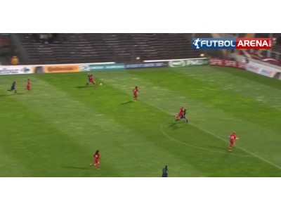 Kadın oyuncudan muhteşem gol!