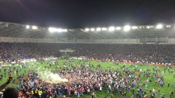 Cardiff taraftarı çıldırdı!