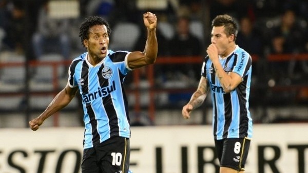 Ze Roberto'dan harika rövaşata golü