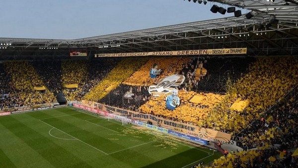 Dresden taraftarından muhteşem şov!
