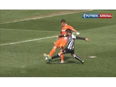 Kaleciden inanılmaz hata