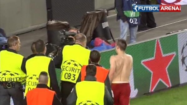 Ribery taraftarın peşinden koştu formasını verdi