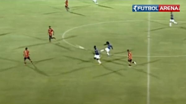 Orta Sahadan inanılmaz gol!