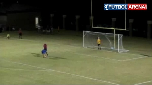 Penaltıyı kurtardığını sandı ama...