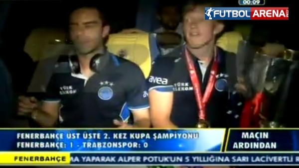 F.Bahçe takım otobüsünde coşku! Meireles'i tutana aşk olsu!
