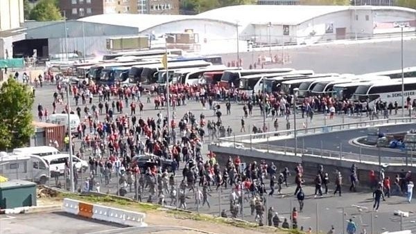 Dortmund ve Bayern taraftarı birbirine girdi!