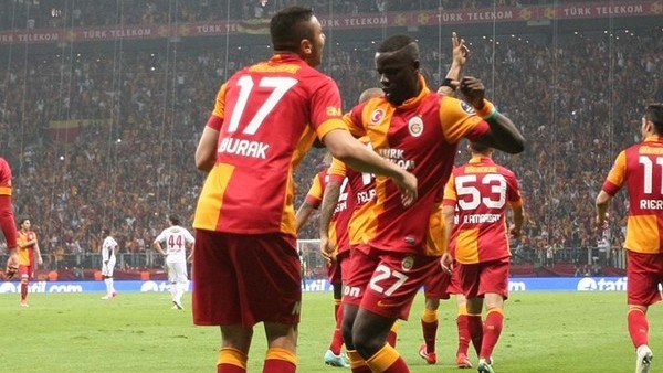 Eboue yine rahat durmadı!