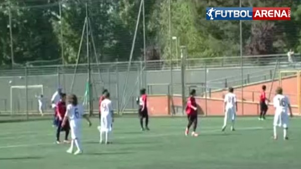 11 yaşındaki çocuktan süper çalım!