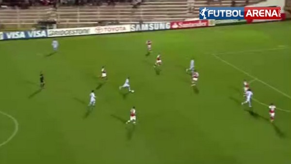 Mesafe tanımadan müthiş vurdu!