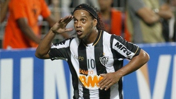Ronaldinho'dan inanılmaz şov!
