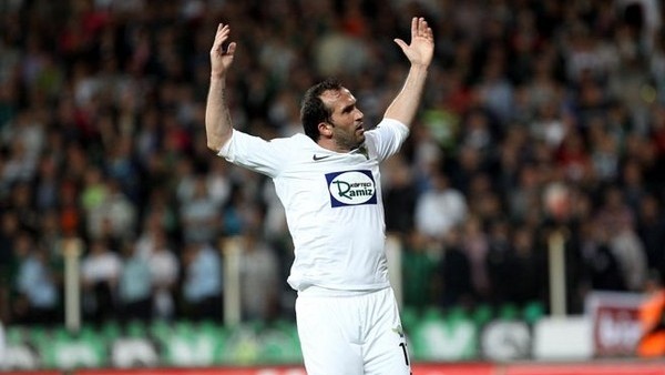 Akhisarlı taraftarlardan Gekas'a beste!