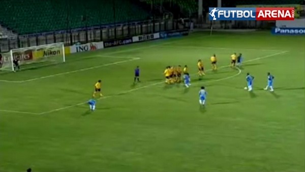 Cristiano Ronaldo tarzı frikik!