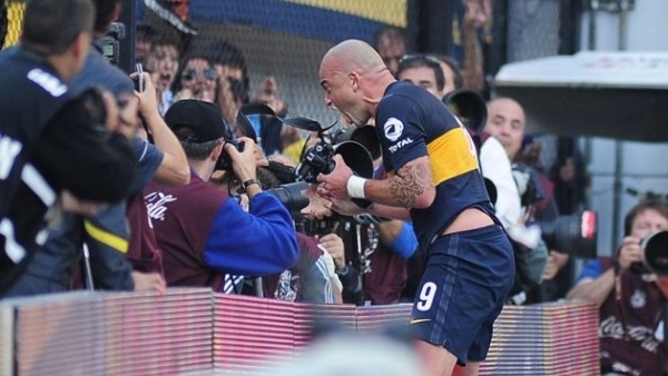 Sevinçten ne yapacağını şaşırdı