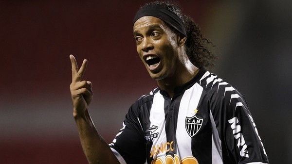 Ronaldinho Brezilya'da harikalar yaratıyor