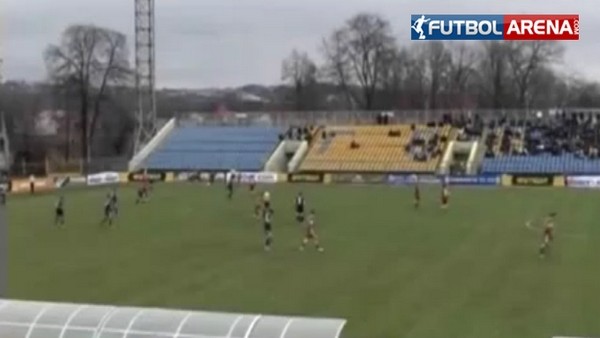 Takım arkadaşını dövdü, kırmızı kart gördü! 