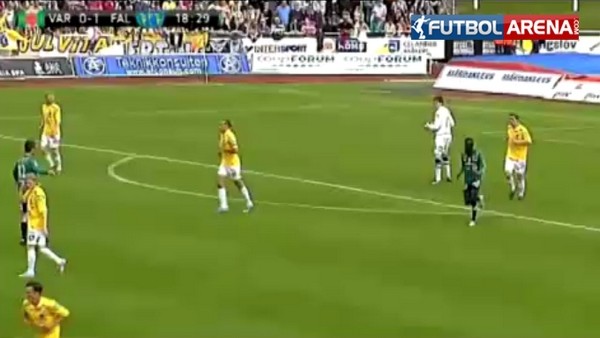 Kaleciden imkansız bir gol!