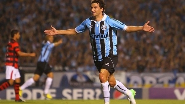 Eski G.Saraylı Elano'dan süper gol!