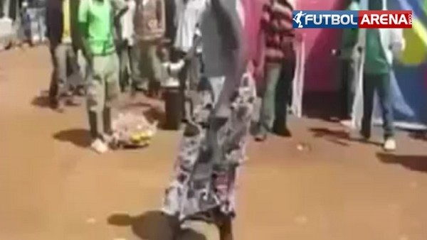 Tanzanyalı kadından futbol şov!
