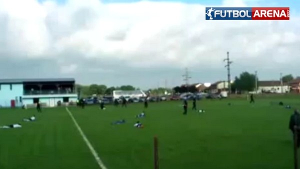 Sahaya dalıp futbolcuyu tutukladılar!