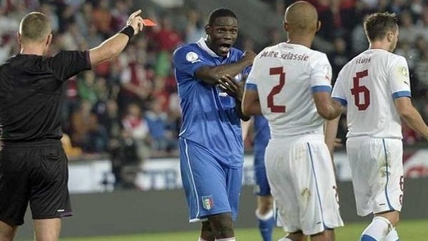 Balotelli çıldırdı! Çıkış tünelinde yumruklar...