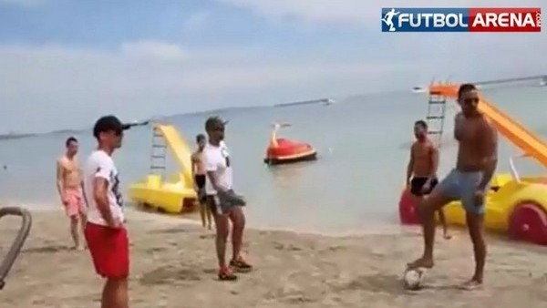 Sneijder futbola ara vermiyor!