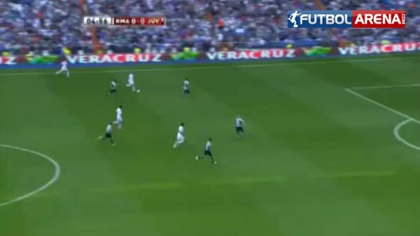 Efsane Figo'dan süper gol!