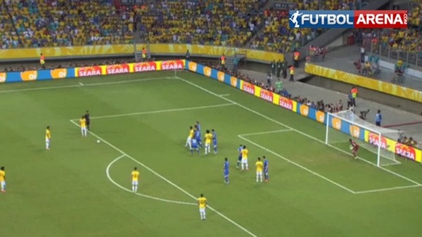 Neymar'dan müthiş frikik!