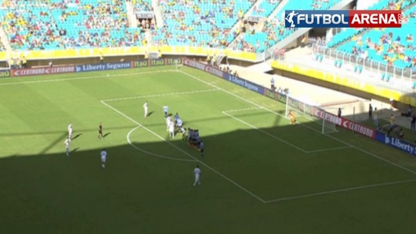 Muslera'ya harika bir frikik golü!