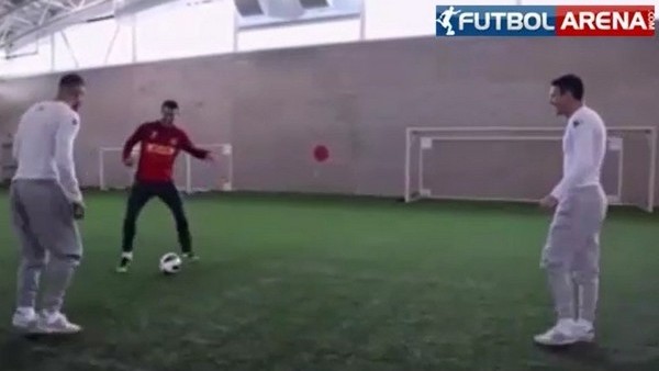Van Persie'den freestyle şov!